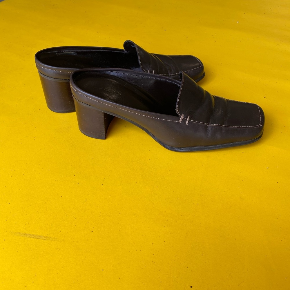 Bass Slide on Mules - Picture 2 of 8